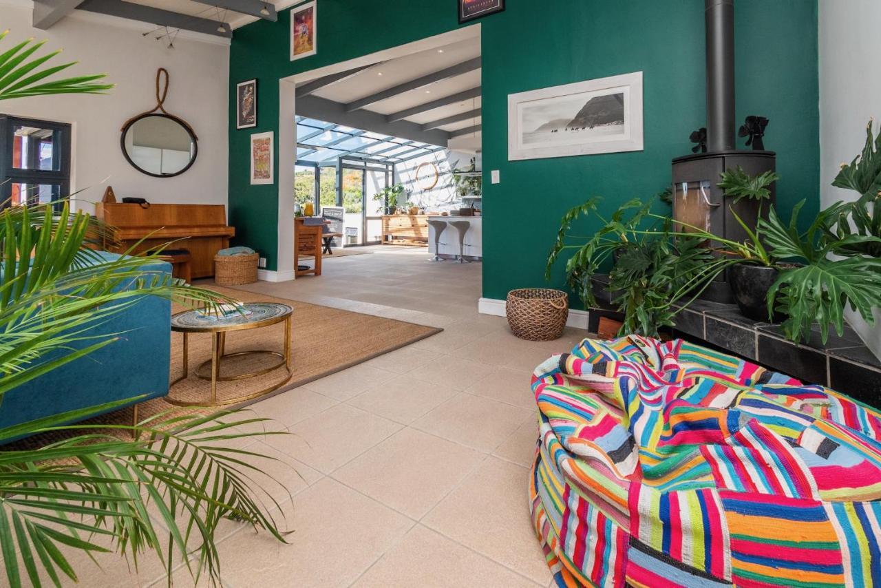 Hout & About Guest house *