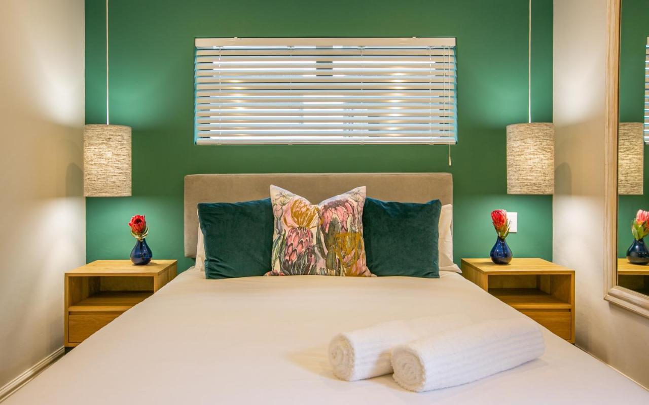 Hout & About Guest house *