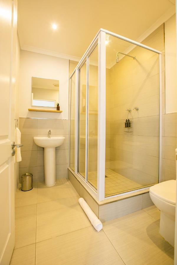 Hout & About Guest house *